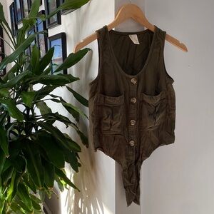 Haut sans manches kaki Japna Khaki Sleeveless Button-Up Blouse